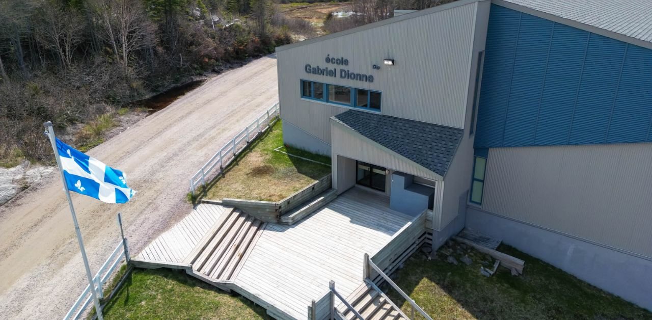 Tête-à-la-Baleine Airport