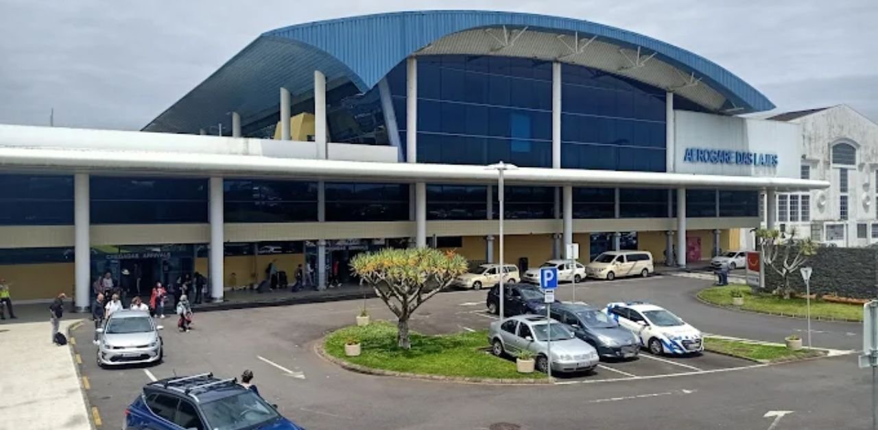 Aerogare Civil das Lajes