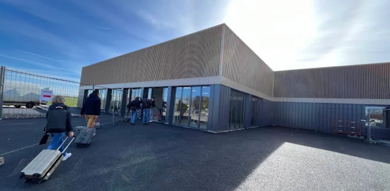 Dole–Jura Airport